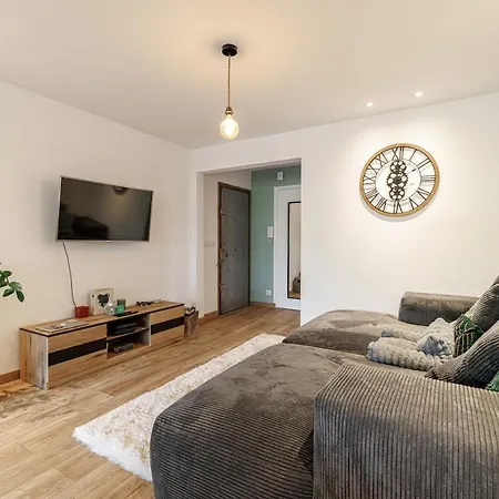 Apartmán Beautiful 2 Swimming Pool, Parking Space And Air Conditioning Nice