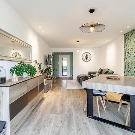 Beautiful 2 Swimming Pool, Parking Space And Air Conditioning Nizza