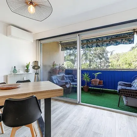 Apartmán Beautiful 2 Swimming Pool, Parking Space And Air Conditioning