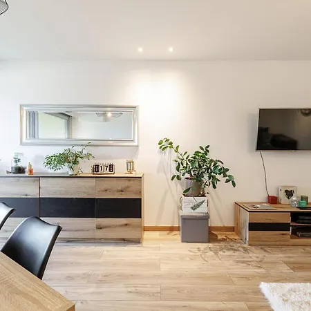 Apartmán Beautiful 2 Swimming Pool, Parking Space And Air Conditioning Nice