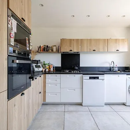 Beautiful 2 Swimming Pool, Parking Space And Air Conditioning Apartmán *