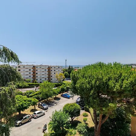 Beautiful 2 Swimming Pool, Parking Space And Air Conditioning Nizza